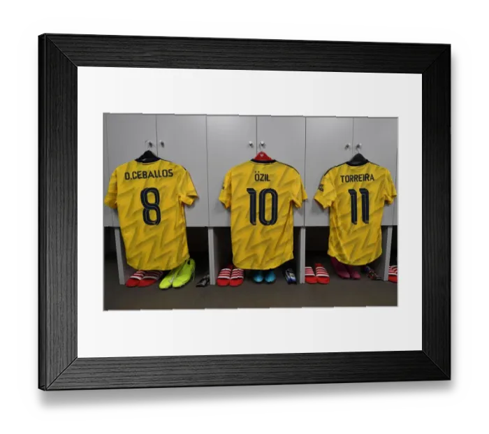 Framed Print : Arsenal in the Changing Room before FC Barcelona Clash (2019-20)