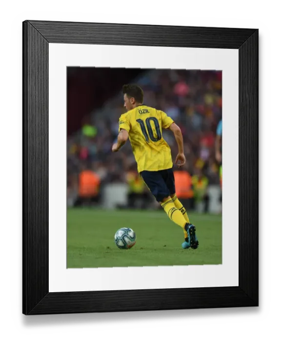 Framed Print : Mesut Ozil at FC Barcelona: Arsenal's Star Player in Pre-Season Clash (2019) Framed Print : Mesut Ozil at FC Barcelona: Arsenal's Star Player in Pre-Season Clash (2019)