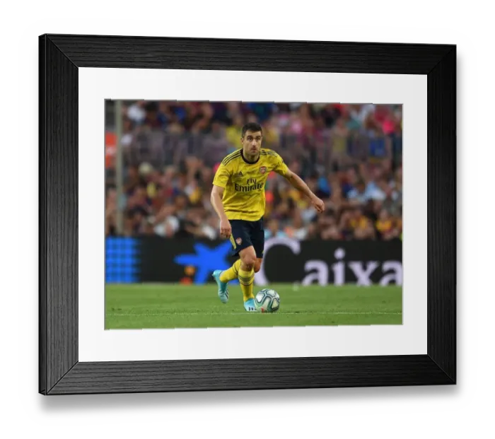 Framed Print : Sokratis of Arsenal Faces Off Against FC Barcelona at Nou Camp (FC Barcelona vs Arsenal, 2019-20 Pre-Season Friendly)