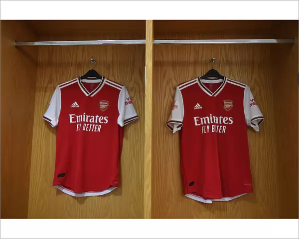 Arsenal Changing Room: Pre-Match Preparation vs. Olympique Lyonnais - Emirates Cup 2019