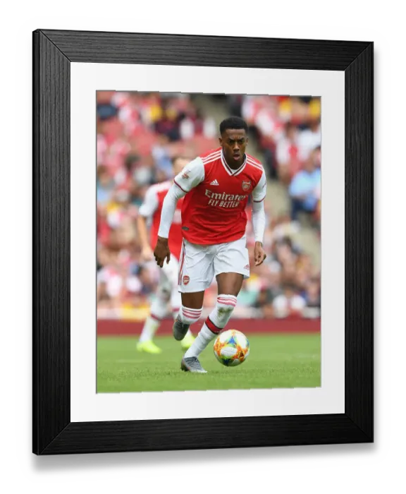 Framed Print : Arsenal's Joe Willock Shines in Emirates Cup Clash Against Olympique Lyonnais