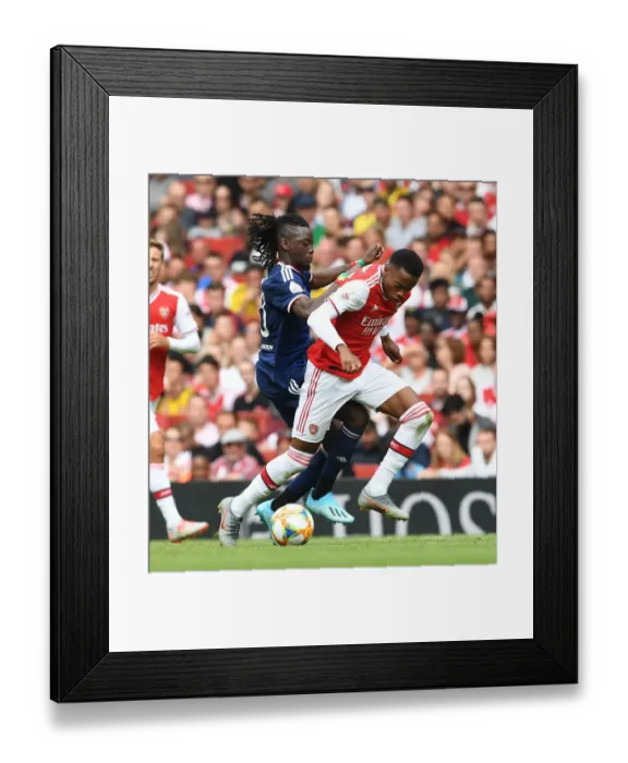 Framed Print : Arsenal's Joe Willock Outmaneuvers Lyon's Bertrand Traore at Emirates Cup