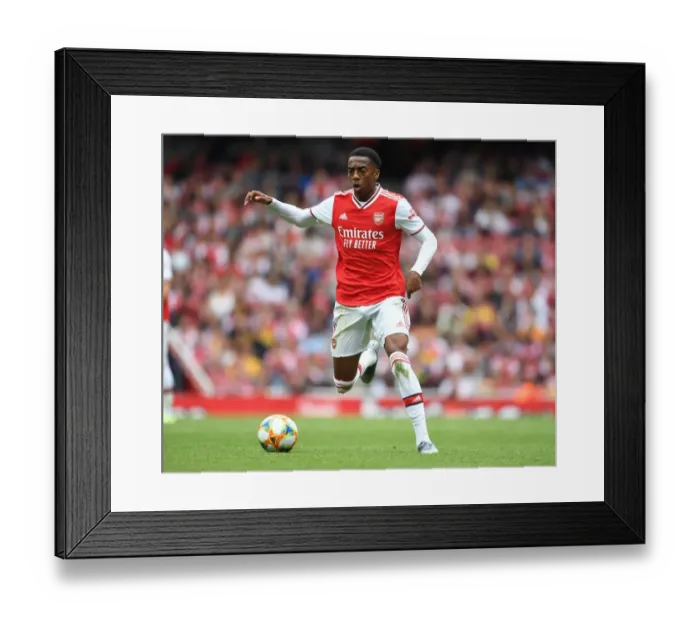 Framed Print : Arsenal's Joe Willock Shines in Emirates Cup Clash Against Olympique Lyonnais