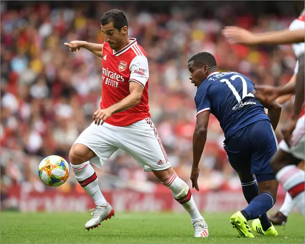 Arsenal's Mkhitaryan Outmaneuvers Lyon's Thiago Mendes in Emirates Cup Clash