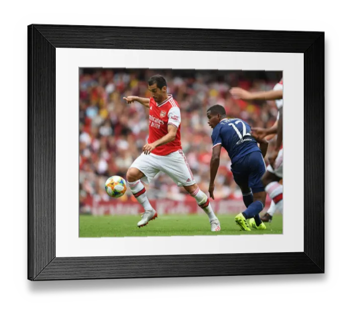 Framed Print : Arsenal's Mkhitaryan Outmaneuvers Lyon's Thiago Mendes in Emirates Cup Clash
