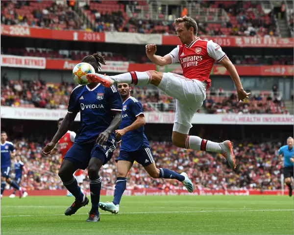 Arsenal's Monreal in Action: Arsenal vs. Olympique Lyonnais at the Emirates Cup 2019
