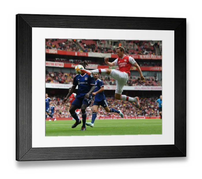 Framed Print : Arsenal's Monreal in Action: Arsenal vs. Olympique Lyonnais at the Emirates Cup 2019 Framed Print : Arsenal's Monreal in Action: Arsenal vs. Olympique Lyonnais at the Emirates Cup 2019