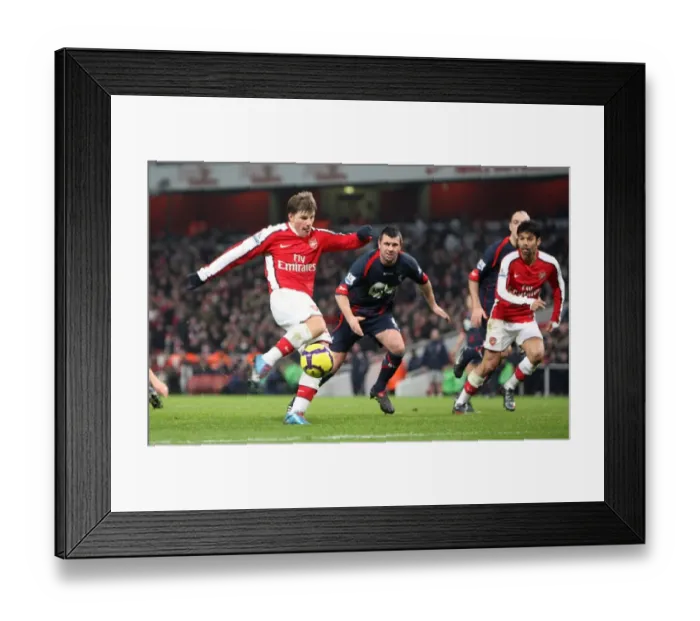 Framed Print : (Arsenal). Arsenal 4: 2 Bolton Wanderers. Barclays Premier League. Emirates Stadium