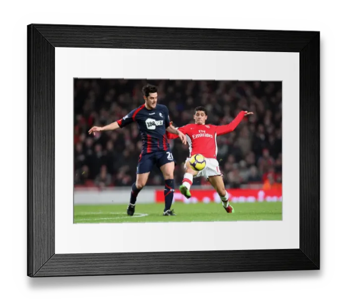Framed Print : Arsenal's Triumph: 4-2 Victory Over Bolton Wanderers (2010)