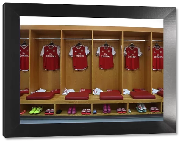 Arsenal FC: Pre-Match Huddle in the Changing Room vs Burnley FC (2019-20)