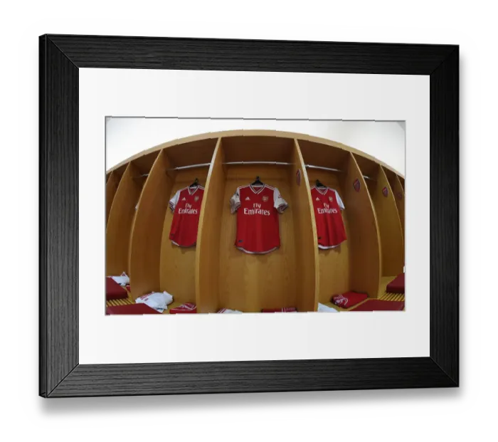 Framed Print : Arsenal FC: United in the Changing Room Before Battling Burnley (2019-20) Framed Print : Arsenal FC: United in the Changing Room Before Battling Burnley (2019-20)