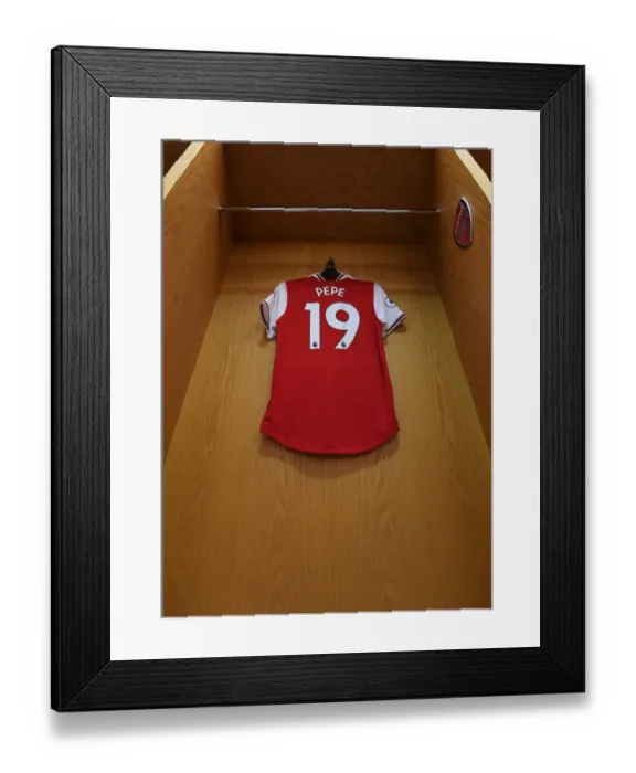 Framed Print : Arsenal's Nicolas Pepe Prepares for Arsenal v Tottenham Showdown (2019-20)