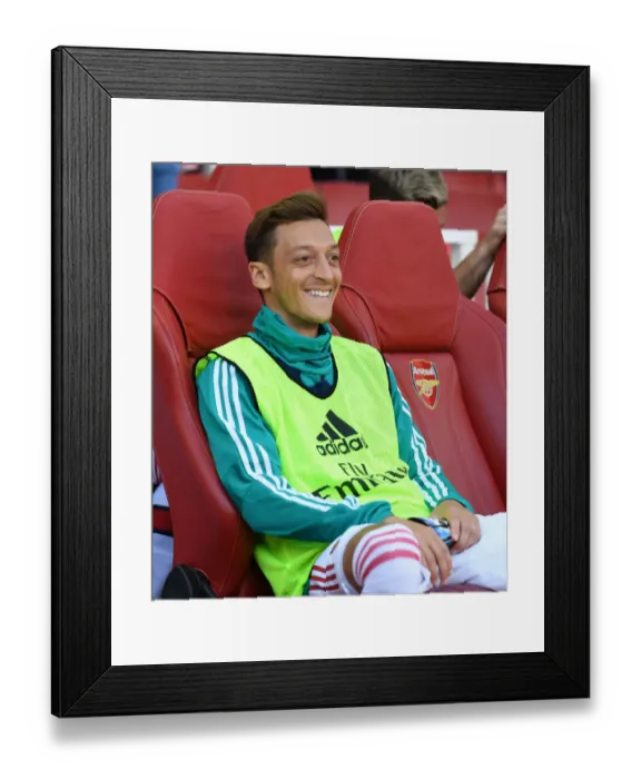 Framed Print : Mesut Ozil: Arsenal vs. Tottenham Showdown in the Premier League (2019-20) Framed Print : Mesut Ozil: Arsenal vs. Tottenham Showdown in the Premier League (2019-20)