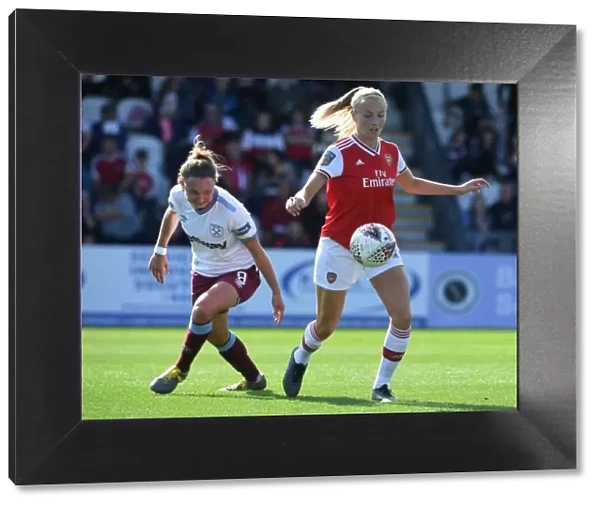 Arsenal's Leah Williamson in Action: Arsenal Women vs. West Ham United (2019-20 WSL)