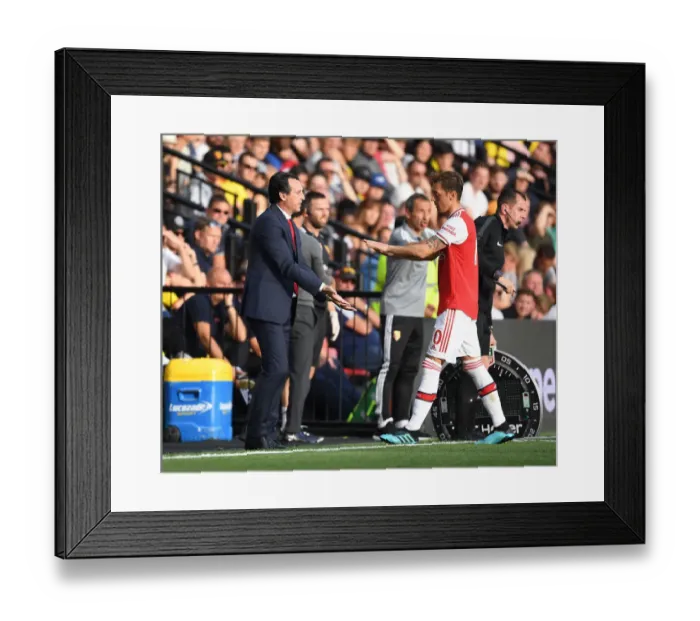 Framed Print : Unai Emery and Mesut Ozil: Post-Substitution Moment at Watford vs Arsenal (2019-20)