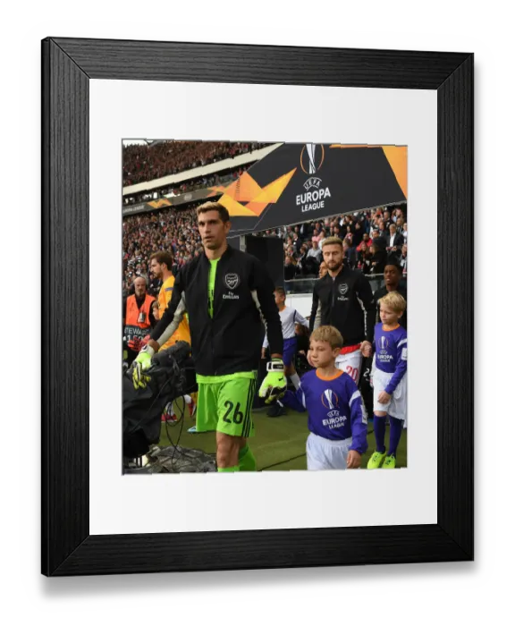 Framed Print : Arsenal vs Eintracht Frankfurt: UEFA Europa League Showdown in Frankfurt