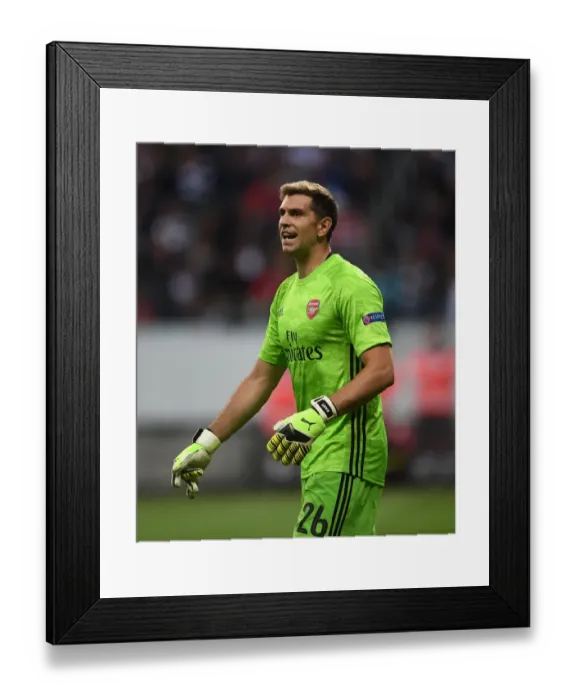 Framed Print : Emi Martinez in Europa League Action: Arsenal vs. Eintracht Frankfurt Framed Print : Emi Martinez in Europa League Action: Arsenal vs. Eintracht Frankfurt