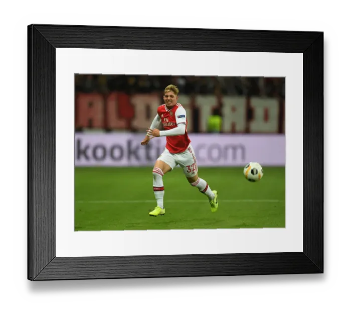 Framed Print : Emile Smith Rowe in Action: Arsenal vs. Eintracht Frankfurt - UEFA Europa League