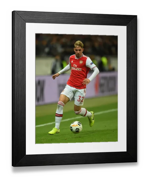 Framed Print : Arsenal's Emile Smith Rowe in Action against Eintracht Frankfurt in UEFA Europa League Group Stage