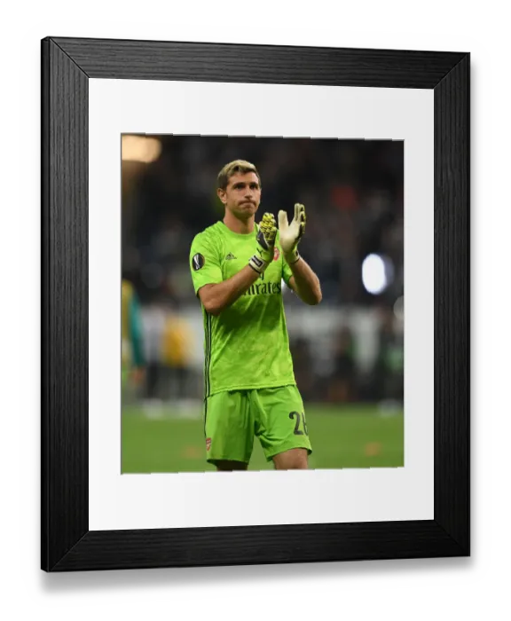 Framed Print : Emi Martinez of Arsenal: Determination Amidst the Europa League Battle - Eintracht Frankfurt vs Arsenal FC (2019-20)