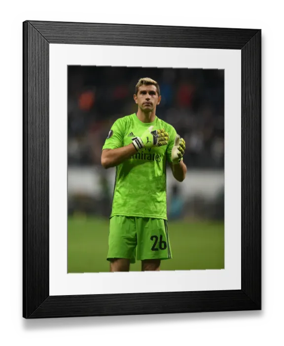 Framed Print : Determined Emi Martinez in Europa League Clash: Arsenal vs Eintracht Frankfurt (2019-20)