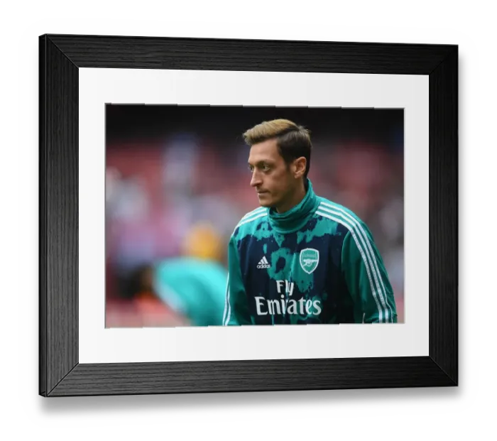 Framed Print : Arsenal's Mesut Ozil Before Arsenal v Aston Villa, Premier League 2019-20 Framed Print : Arsenal's Mesut Ozil Before Arsenal v Aston Villa, Premier League 2019-20