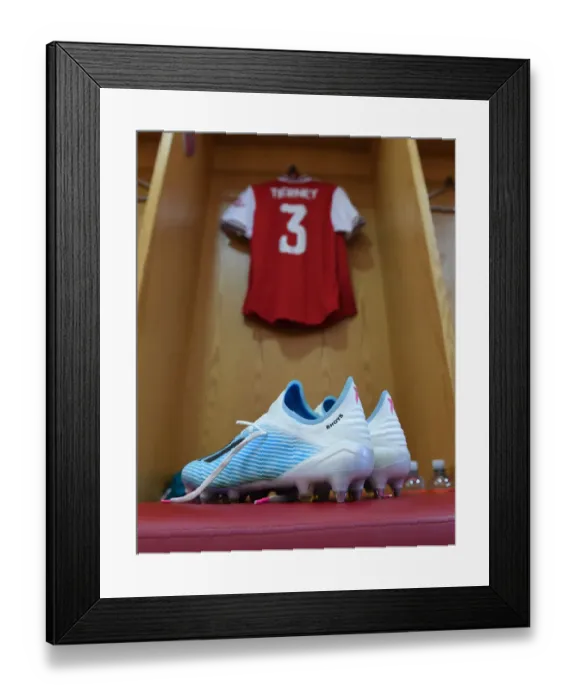Framed Print : Arsenal's Kieran Tierney: Focused and Ready in the Changing Room Before Arsenal vs Nottingham Forest Carabao Cup Match, 2019-20 Framed Print : Arsenal's Kieran Tierney: Focused and Ready in the Changing Room Before Arsenal vs Nottingham Forest Carabao Cup Match, 2019-20
