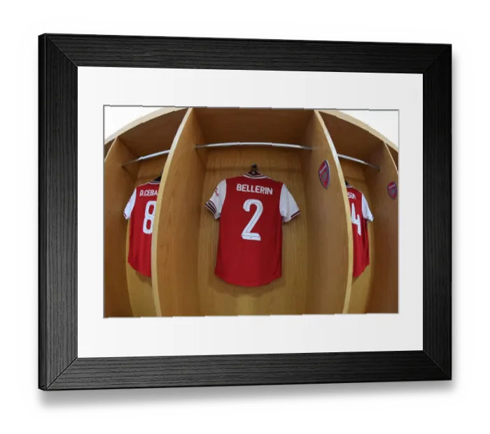 Framed Print : Behind the Scenes: Hector Bellerin's Unwavering Determination before Arsenal's Carabao Cup Showdown against Nottingham Forest