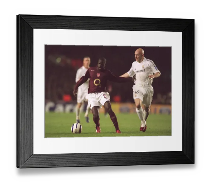 Framed Print : Emmanuel Eboue (Arsenal) Thomas Gravesen (Real Madrid) Framed Print : Emmanuel Eboue (Arsenal) Thomas Gravesen (Real Madrid)