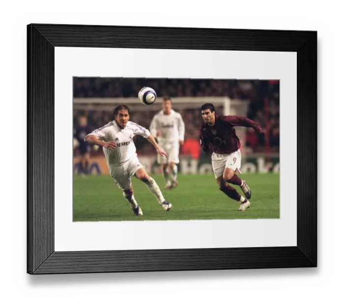 Framed Print : Jose Reyes (Arsenal) Michel Salgado (Real Madrid) Framed Print : Jose Reyes (Arsenal) Michel Salgado (Real Madrid)