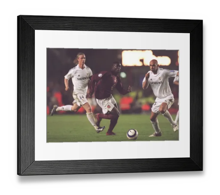 Framed Print : Kolo Toure (Arsenal) Raul Bravo (Real Madrid)
