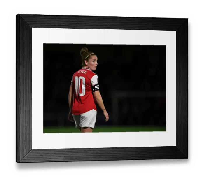 Framed Print : Arsenal's Kim Little in Action: Arsenal Women vs Fiorentina Women - UEFA Champions League 2019-20 Framed Print : Arsenal's Kim Little in Action: Arsenal Women vs Fiorentina Women - UEFA Champions League 2019-20