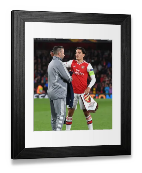 Framed Print : Arsenal's Heartwarming Reunion: Hector Bellerin and Kit Manager Paul Akers Embrace at Arsenal vs Standard Liege (UEFA Europa League 2019-20)