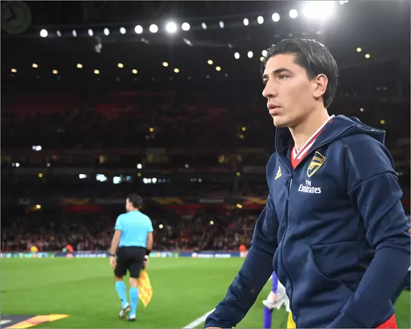 Arsenal's Hector Bellerin Leads Team Out against Standard Liege in Europa League