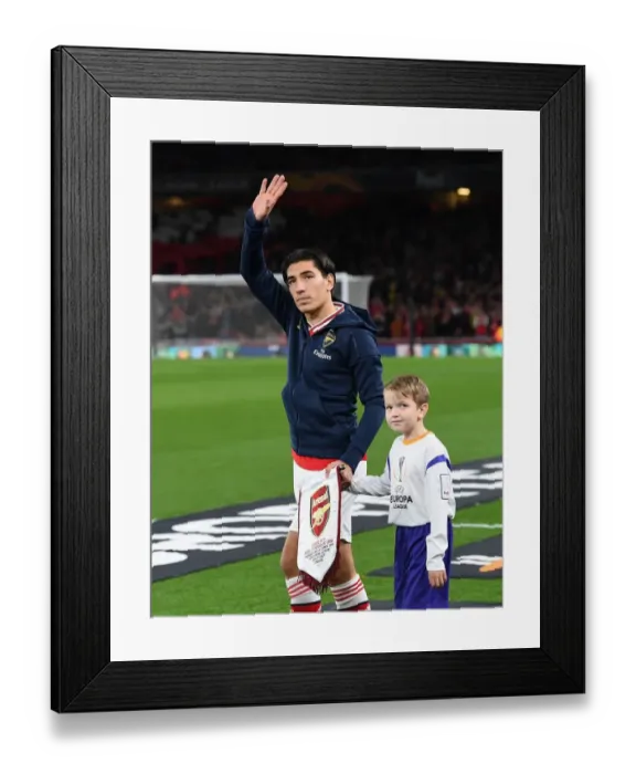 Framed Print : Arsenal's Bellerin Gears Up: Europa League Battle Against Standard Liege