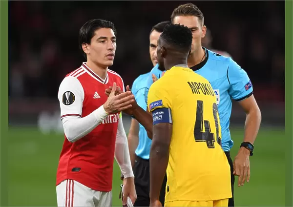 Arsenal vs Standard Liege: Hector Bellerin Shakes Hands in Europa League Clash