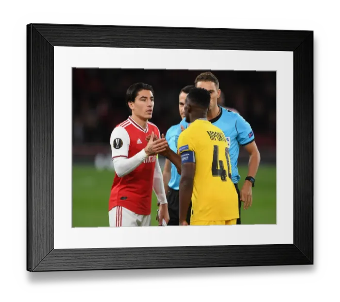 Framed Print : Arsenal vs Standard Liege: Hector Bellerin Shakes Hands in Europa League Clash Framed Print : Arsenal vs Standard Liege: Hector Bellerin Shakes Hands in Europa League Clash