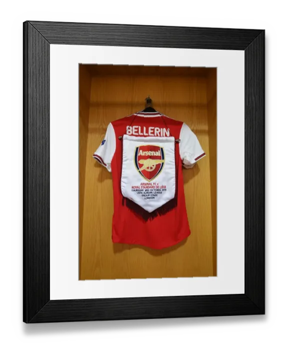 Framed Print : Arsenal FC: Hector Bellerin Prepares for Arsenal v Standard Liege in UEFA Europa League (2019-20)
