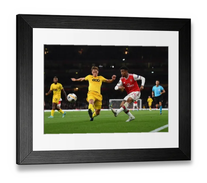 Framed Print : Arsenal's Nelson Clashes with Vojvoda in Europa League Showdown at Emirates Stadium
