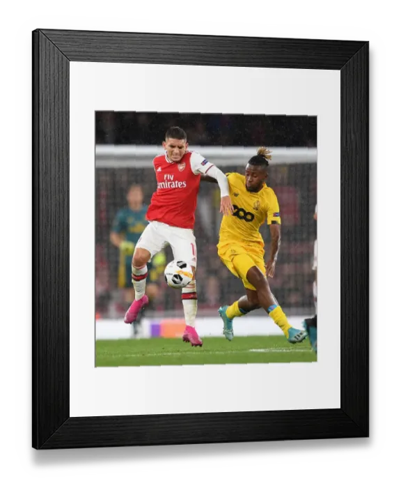 Framed Print : Arsenal vs Standard Liege: Torreira vs Bastien Battle in Europa League Group F Framed Print : Arsenal vs Standard Liege: Torreira vs Bastien Battle in Europa League Group F