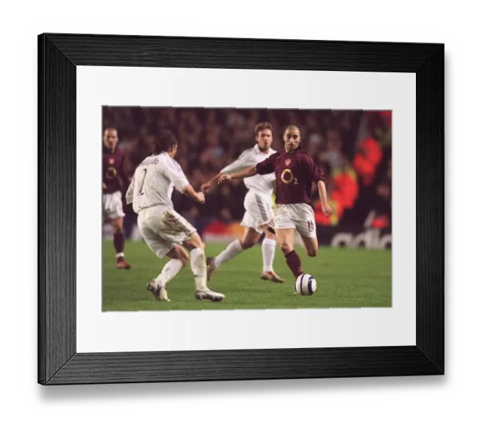 Framed Print : Mathieu Flamini (Arsenal) Michel Salgado (Real Madrid) Framed Print : Mathieu Flamini (Arsenal) Michel Salgado (Real Madrid)