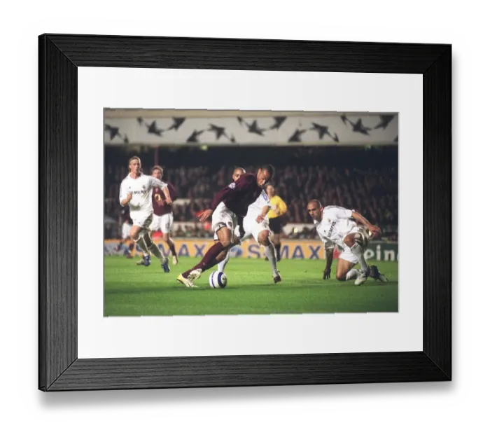 Framed Print : Thierry Henry vs Raul: The Battle of Highbury - Arsenal vs Real Madrid, UEFA Champions League, 0-0 Stalemate, 2006 Framed Print : Thierry Henry vs Raul: The Battle of Highbury - Arsenal vs Real Madrid, UEFA Champions League, 0-0 Stalemate, 2006