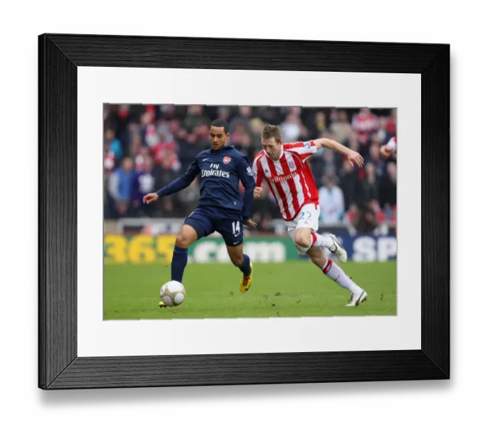 Framed Print : Theo Walcott (Arsenal) Danny Collins (Stoke). Stoke City 3: 1 Arsenal. FA Cup 4th Round