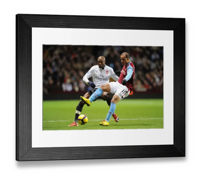 Framed Print : William Gallas (Arsenal) Gabriel Agbonlahor (Villa). Aston Villa 0: 0 Arsenal Framed Print : William Gallas (Arsenal) Gabriel Agbonlahor (Villa). Aston Villa 0: 0 Arsenal