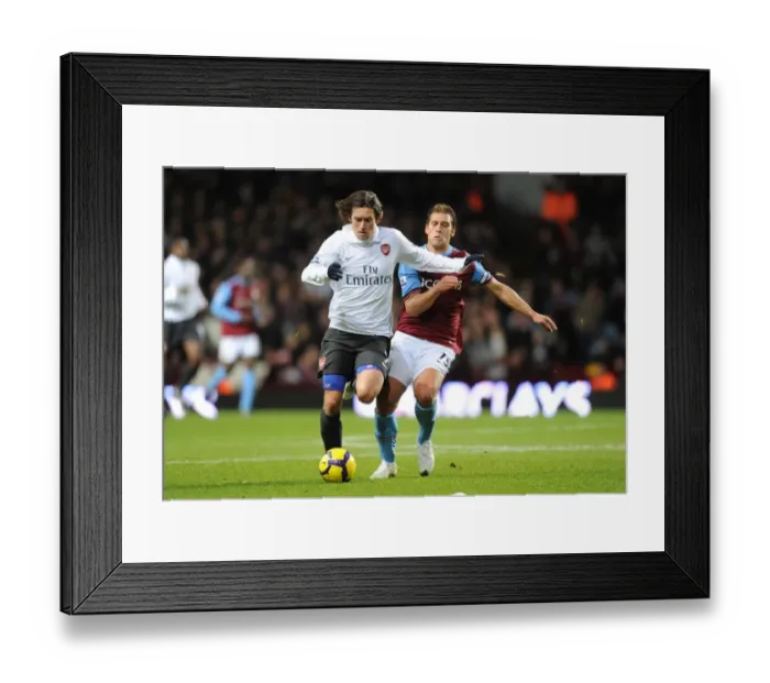 Framed Print : Tomas Rosicky (Arsenal) Stiliyan Petrov (Villa). Aston Villa 0: 0 Arsenal Framed Print : Tomas Rosicky (Arsenal) Stiliyan Petrov (Villa). Aston Villa 0: 0 Arsenal