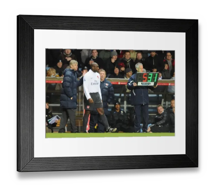 Framed Print : Arsene Wenger the Arsenal Manager with sub Sol Campbell (Arsenal). Aston Villa 0