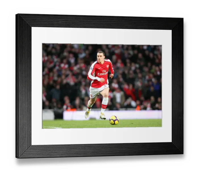 Framed Print : Thomas Vermaelen (Arsenal). Arsenal 1: 3 Manchester United. Barclays Premier League Framed Print : Thomas Vermaelen (Arsenal). Arsenal 1: 3 Manchester United. Barclays Premier League