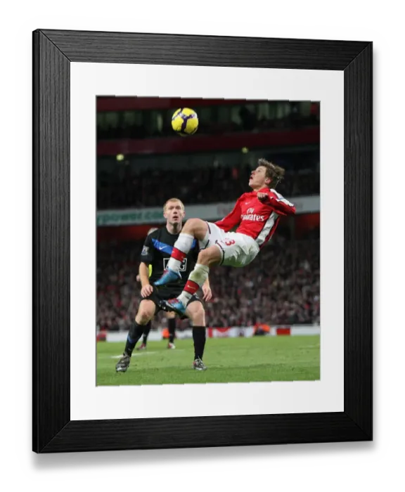 Framed Print : Andrey Arshavin (Arsenal) Paul Scholes (Man Utd). Arsenal 1: 3 Manchester United