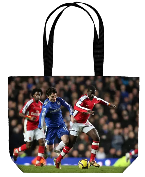 Emmanuel Eboue (Arsenal) Yury Zhirkov (Chelsea). Chelsea 2: 0 Arsenal. Barclays Premier League