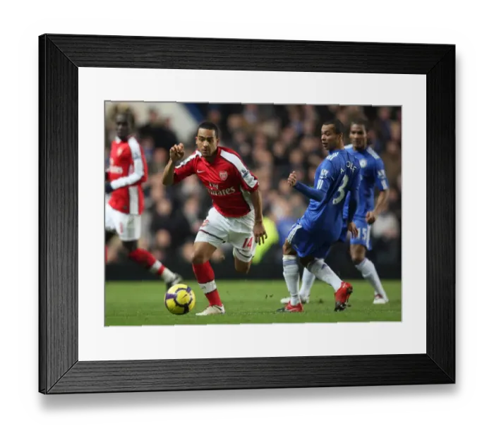 Framed Print : Theo Walcott (Arsenal) Ashley Cole (Chelsea). Chelsea 2: 0 Arsenal. Barclays Premier League Framed Print : Theo Walcott (Arsenal) Ashley Cole (Chelsea). Chelsea 2: 0 Arsenal. Barclays Premier League